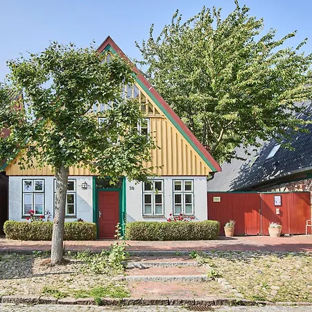 Holiday home Wewelsflether Baeckerhaus - 250qm Fuer 12 Gaeste Wewelsfleth